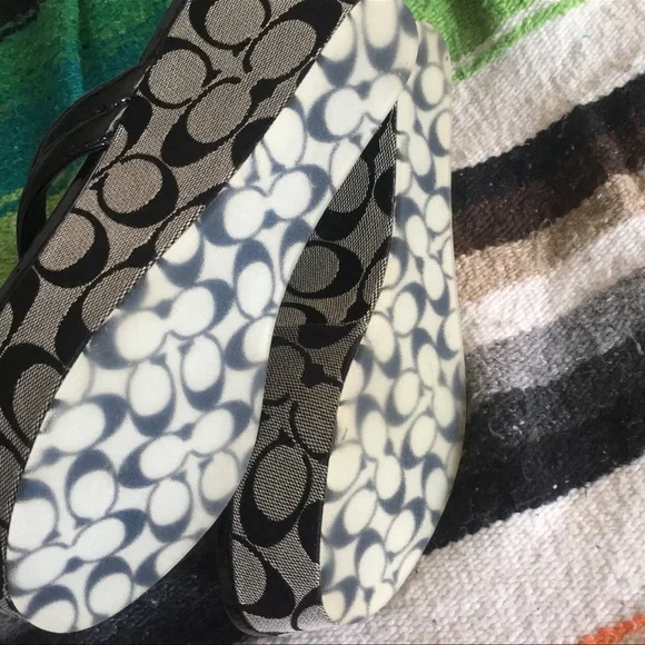 Beautiful Coach wedge sandals - Picture 7 of 9